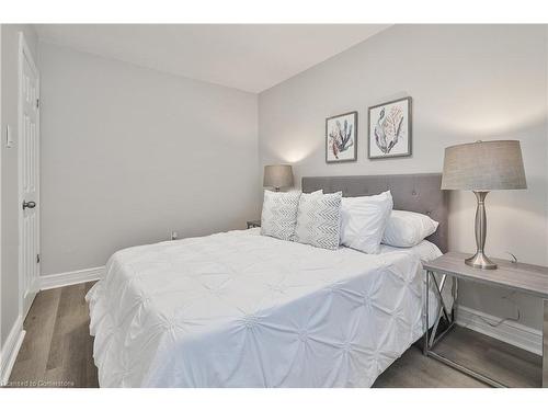 172 Sanatorium Road, Hamilton, ON - Indoor Photo Showing Bedroom