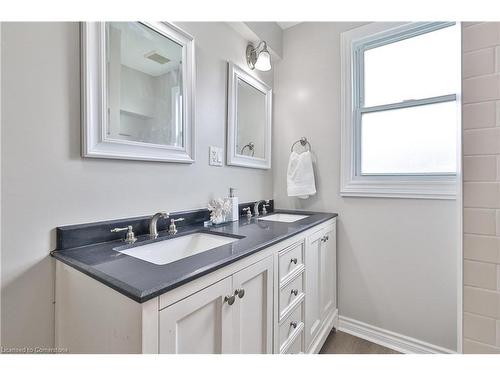 172 Sanatorium Road, Hamilton, ON - Indoor Photo Showing Bathroom