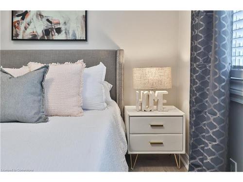 172 Sanatorium Road, Hamilton, ON - Indoor Photo Showing Bedroom