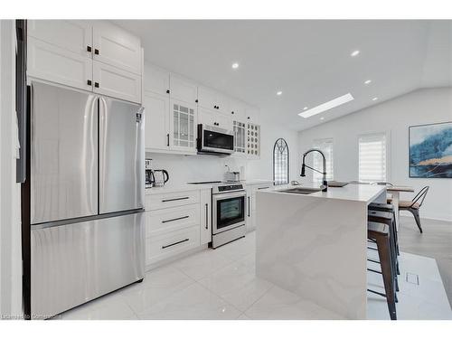 124 Bond Street N, Hamilton, ON - Indoor Photo Showing Kitchen With Stainless Steel Kitchen With Upgraded Kitchen