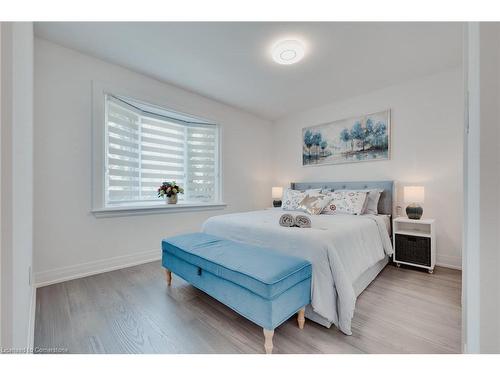 124 Bond Street N, Hamilton, ON - Indoor Photo Showing Bedroom