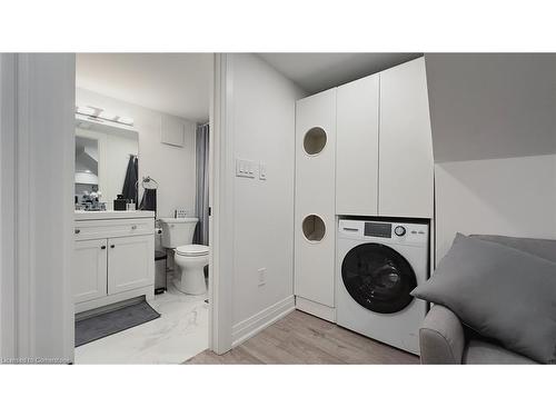 124 Bond Street N, Hamilton, ON - Indoor Photo Showing Laundry Room