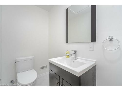 35 Britannia Avenue, Hamilton, ON - Indoor Photo Showing Bathroom