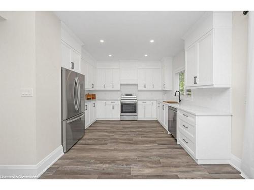 137 Peter Street, Hamilton, ON - Indoor Photo Showing Kitchen