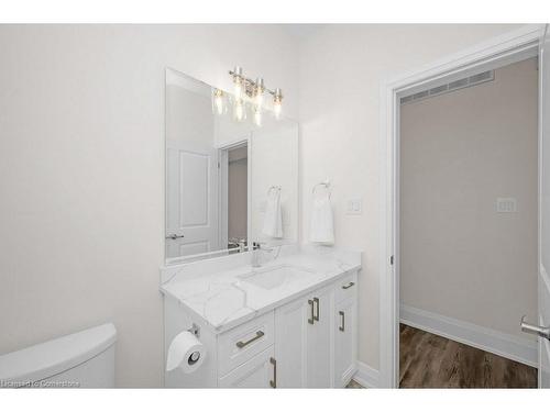 137 Peter Street, Hamilton, ON - Indoor Photo Showing Bathroom