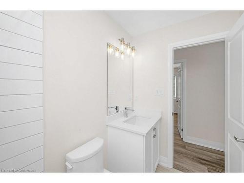 137 Peter Street, Hamilton, ON - Indoor Photo Showing Bathroom