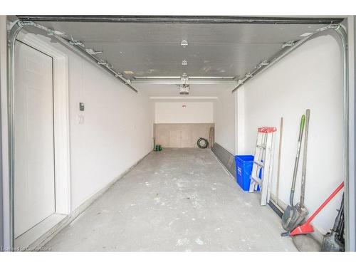 137 Peter Street, Hamilton, ON - Indoor Photo Showing Garage