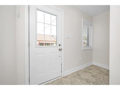 137 Peter Street, Hamilton, ON - Indoor Photo Showing Other Room