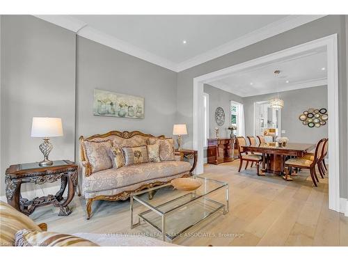 410 Atwater Avenue, Mississauga, ON - Indoor Photo Showing Living Room