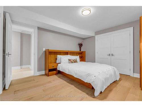 410 Atwater Avenue, Mississauga, ON - Indoor Photo Showing Bedroom