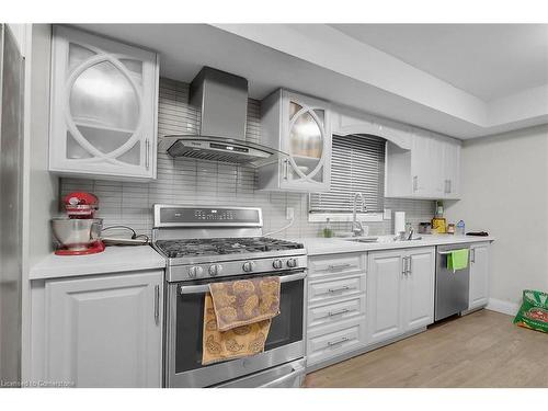 17 Locust Crescent, London, ON - Indoor Photo Showing Kitchen