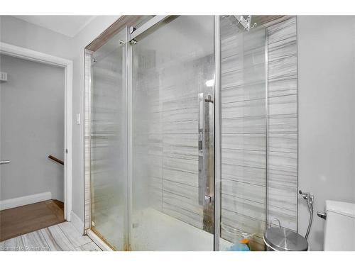 17 Locust Crescent, London, ON - Indoor Photo Showing Bathroom