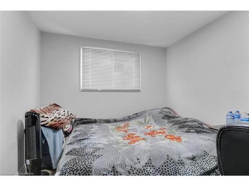 17 Locust Crescent, London, ON - Indoor Photo Showing Bedroom