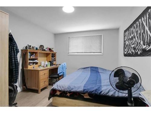 17 Locust Crescent, London, ON - Indoor Photo Showing Bedroom