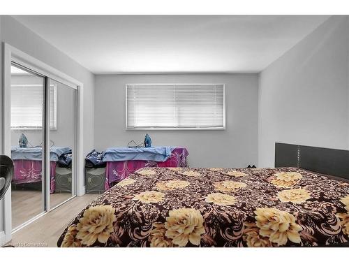 17 Locust Crescent, London, ON - Indoor Photo Showing Bedroom