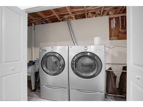 17 Locust Crescent, London, ON - Indoor Photo Showing Laundry Room