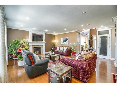 2011 Tyson Walk, London, ON - Indoor Photo Showing Living Room With Fireplace