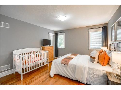 2011 Tyson Walk, London, ON - Indoor Photo Showing Bedroom