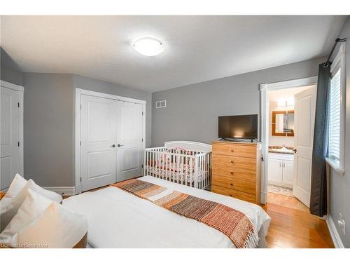 2011 Tyson Walk, London, ON - Indoor Photo Showing Bedroom