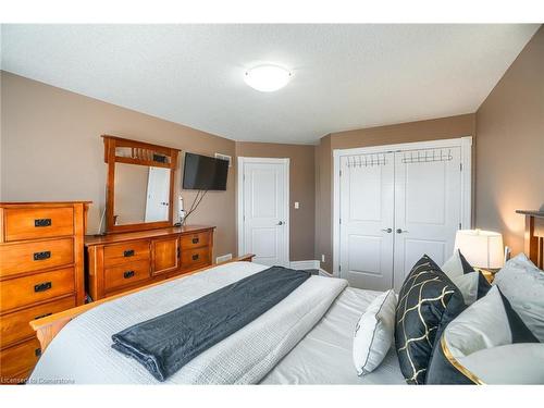 2011 Tyson Walk, London, ON - Indoor Photo Showing Bedroom