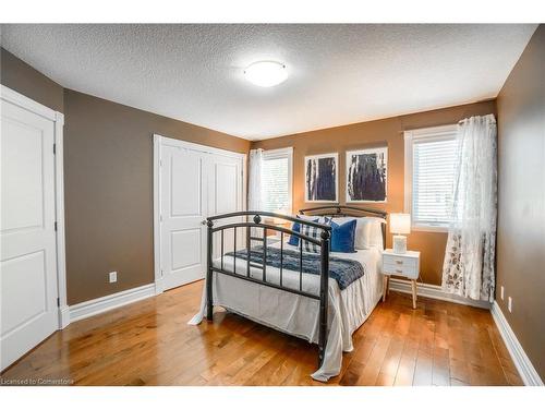 2011 Tyson Walk, London, ON - Indoor Photo Showing Bedroom