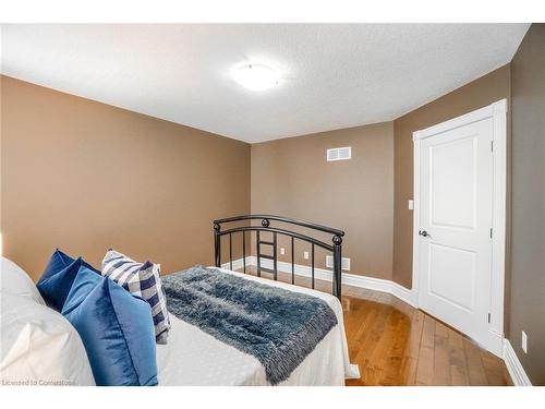 2011 Tyson Walk, London, ON - Indoor Photo Showing Bedroom