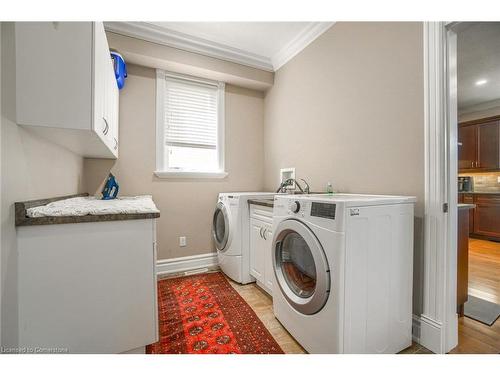 2011 Tyson Walk, London, ON - Indoor Photo Showing Laundry Room