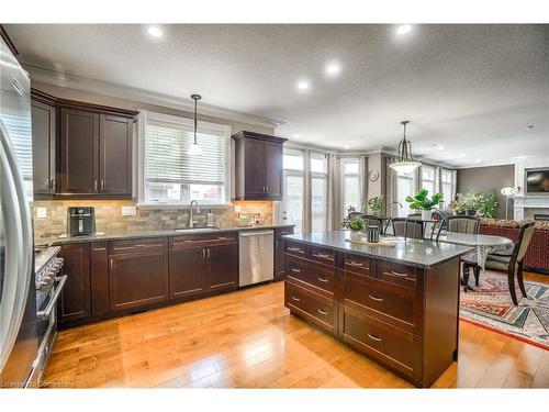 2011 Tyson Walk, London, ON - Indoor Photo Showing Kitchen With Upgraded Kitchen