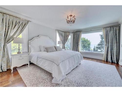 4038 Lakeshore Road, Burlington, ON - Indoor Photo Showing Bedroom