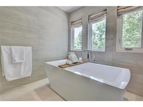 4038 Lakeshore Road, Burlington, ON - Indoor Photo Showing Bathroom