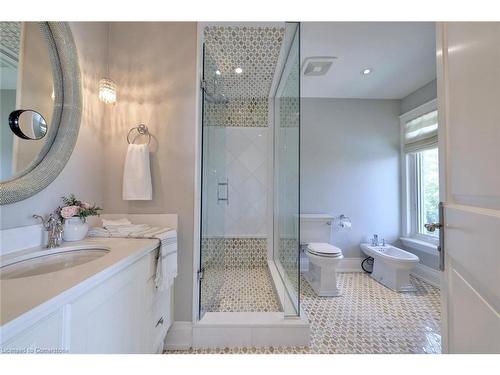 4038 Lakeshore Road, Burlington, ON - Indoor Photo Showing Bathroom