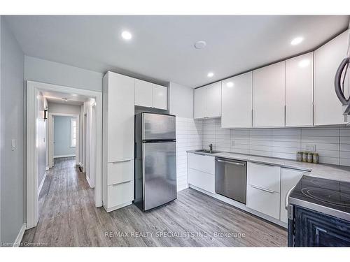 108 Victoria Avenue N, Hamilton, ON - Indoor Photo Showing Kitchen With Upgraded Kitchen