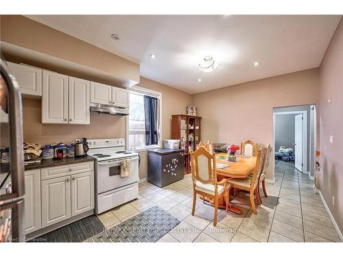 108 Victoria Avenue N, Hamilton, ON - Indoor Photo Showing Kitchen