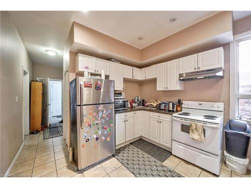 108 Victoria Avenue N, Hamilton, ON - Indoor Photo Showing Kitchen