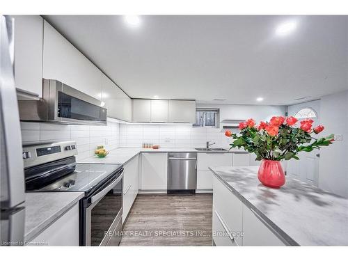 108 Victoria Avenue N, Hamilton, ON - Indoor Photo Showing Kitchen With Double Sink With Upgraded Kitchen