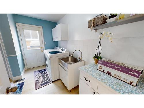 2010 Keller Court, Burlington, ON - Indoor Photo Showing Laundry Room