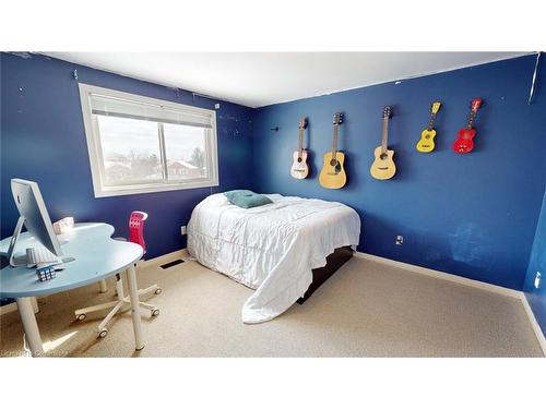 2010 Keller Court, Burlington, ON - Indoor Photo Showing Bedroom