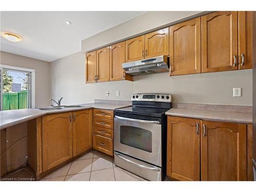 7173 Village Walk, Mississauga, ON - Indoor Photo Showing Kitchen With Double Sink