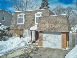 463 Lolita Gardens  Mississauga, ON L5A 2A8