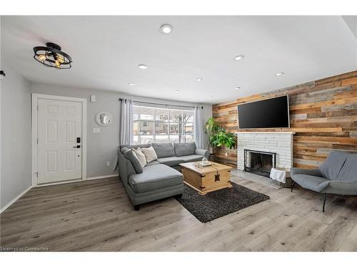 370 Ferndale Avenue, London, ON - Indoor Photo Showing Living Room With Fireplace