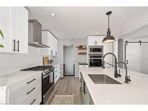 370 Ferndale Avenue, London, ON - Indoor Photo Showing Kitchen With Upgraded Kitchen