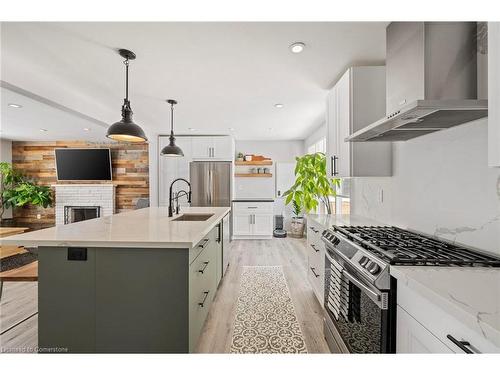 370 Ferndale Avenue, London, ON - Indoor Photo Showing Kitchen With Upgraded Kitchen