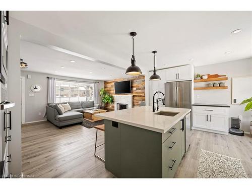 370 Ferndale Avenue, London, ON - Indoor Photo Showing Kitchen With Upgraded Kitchen