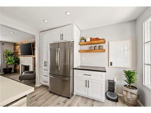 370 Ferndale Avenue, London, ON - Indoor Photo Showing Kitchen