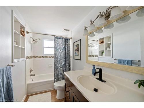 370 Ferndale Avenue, London, ON - Indoor Photo Showing Bathroom