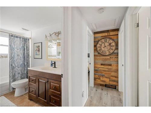 370 Ferndale Avenue, London, ON - Indoor Photo Showing Bathroom