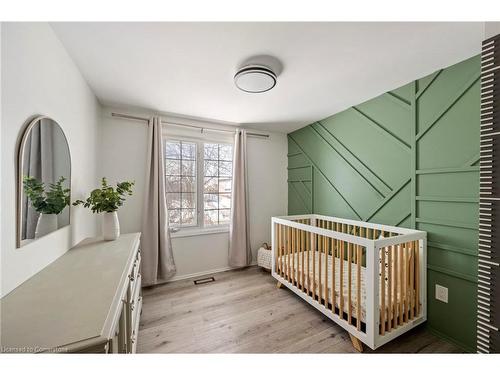 370 Ferndale Avenue, London, ON - Indoor Photo Showing Bedroom