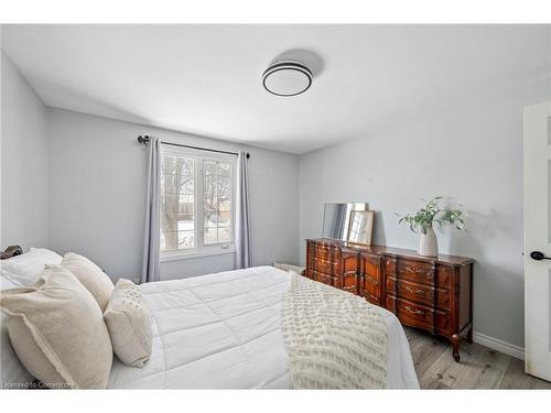 370 Ferndale Avenue, London, ON - Indoor Photo Showing Bedroom