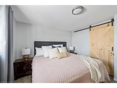 370 Ferndale Avenue, London, ON - Indoor Photo Showing Bedroom