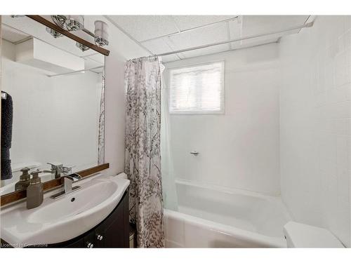 370 Ferndale Avenue, London, ON - Indoor Photo Showing Bathroom